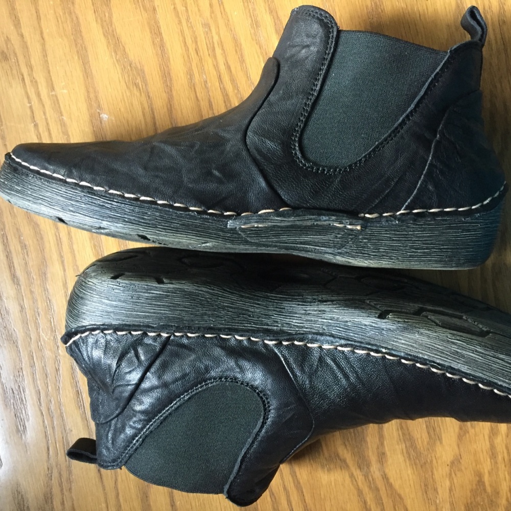 Corkys Ankle Chelsea Bootie/removable insole